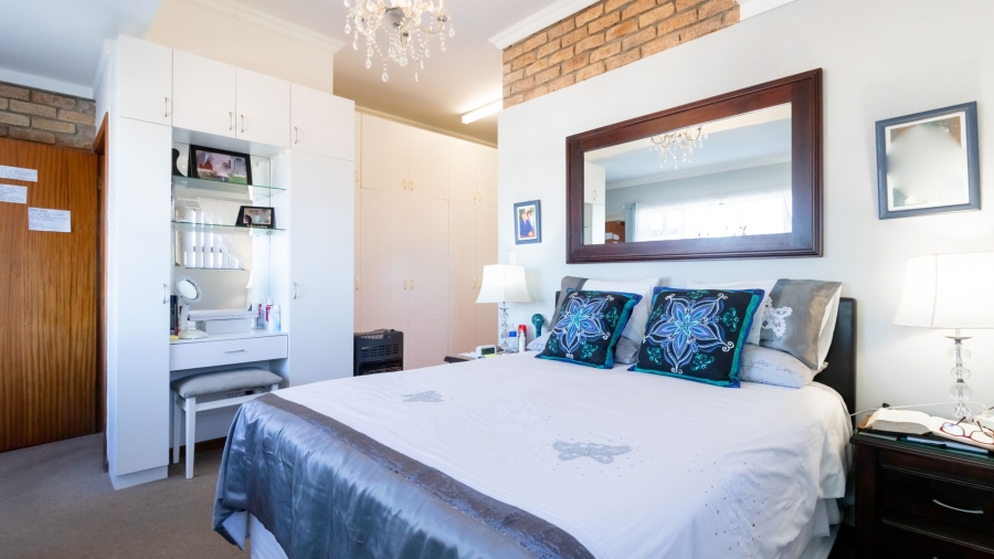 5 Bedroom Property for Sale in Stilbaai Wes Western Cape